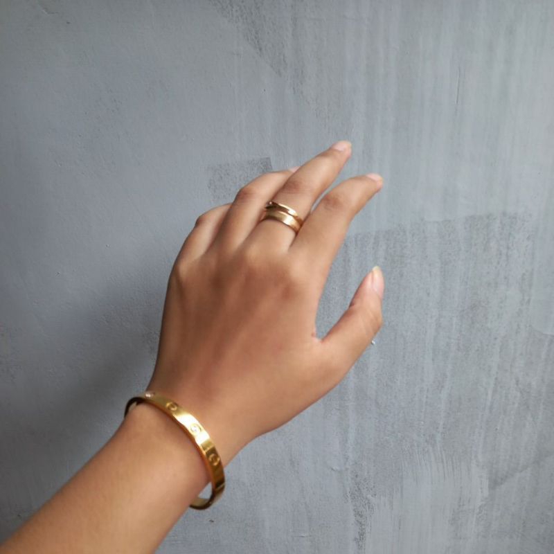 Gelang Oval Permata Titanium