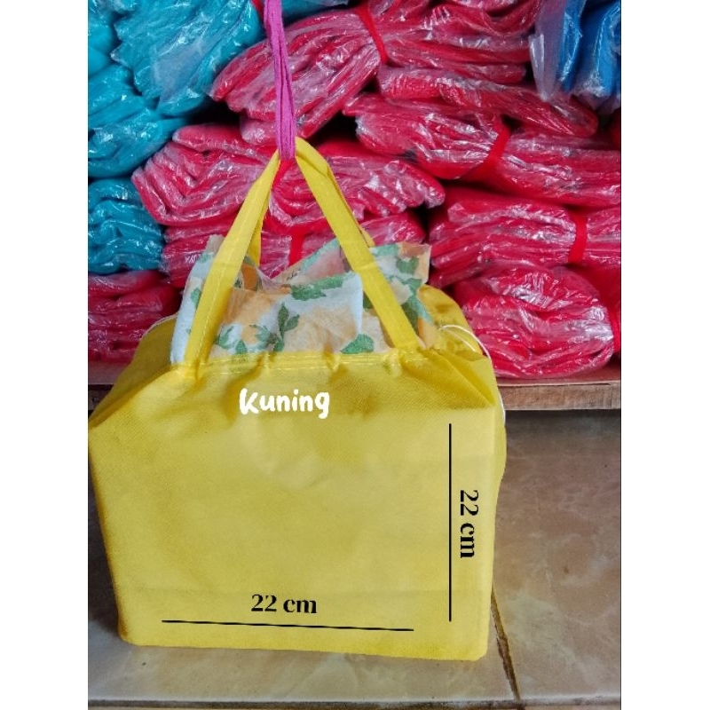 

(Per Pics) Tas Serut 22x22 Tas Box Nasi Tas Hajatan Tas Berkat Tas Snack Tas Thin Wal Tas Tali Tas Jahit Tas Cantik Tas Kotak Tas Spunbond