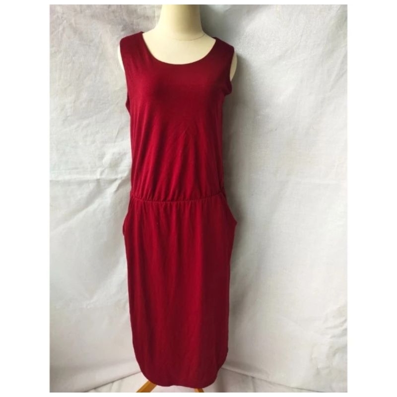 Preloved Dress Terusan Wanita Tanpa Lengan Bahan Kaos Polos Maroon Size M