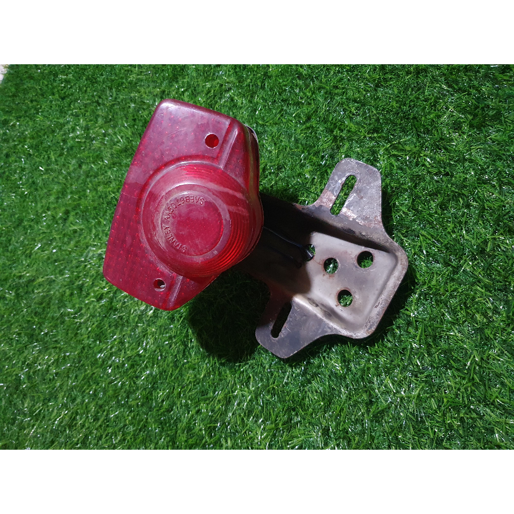 Pangkon lampu belakang set stoplamp cb100 gl100/gl125 platina cb k5 CG original