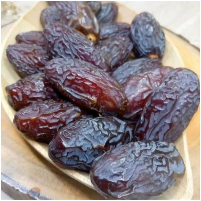 

Kurma medzool dates grade A premium/kurma medzool jombo 500gram