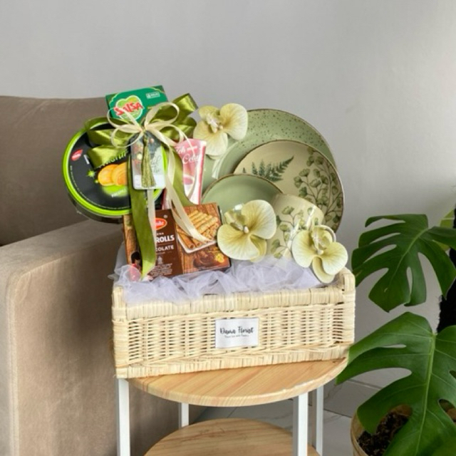 

PARCEL KERAMIK PECAH BELAH PARCEL HAMPERS IDUL FITRI DAN LEBARAN PARCEL ESTETIK