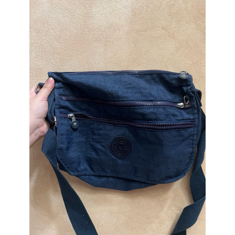 [preloved] tas slempang kipling navy no ori - tas wanita - tas selempang wanita - tas fashion wanita