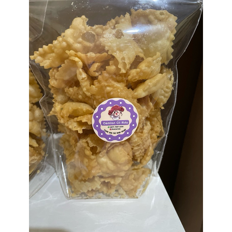 

kerupik kerupuk bawang acil rida 125gram