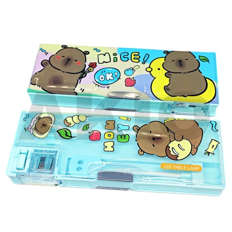 

Tempat Pensil Anak Karakter CAPYBARA KAPIBARA 2 Sisi Magnet + Lampu Rautan MA3070