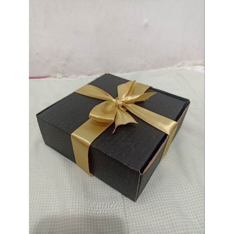 

Paket Gift Box/Kotak Hadiah/Box Hadiah Kosong (20x20x7cm), Bahan Tebal