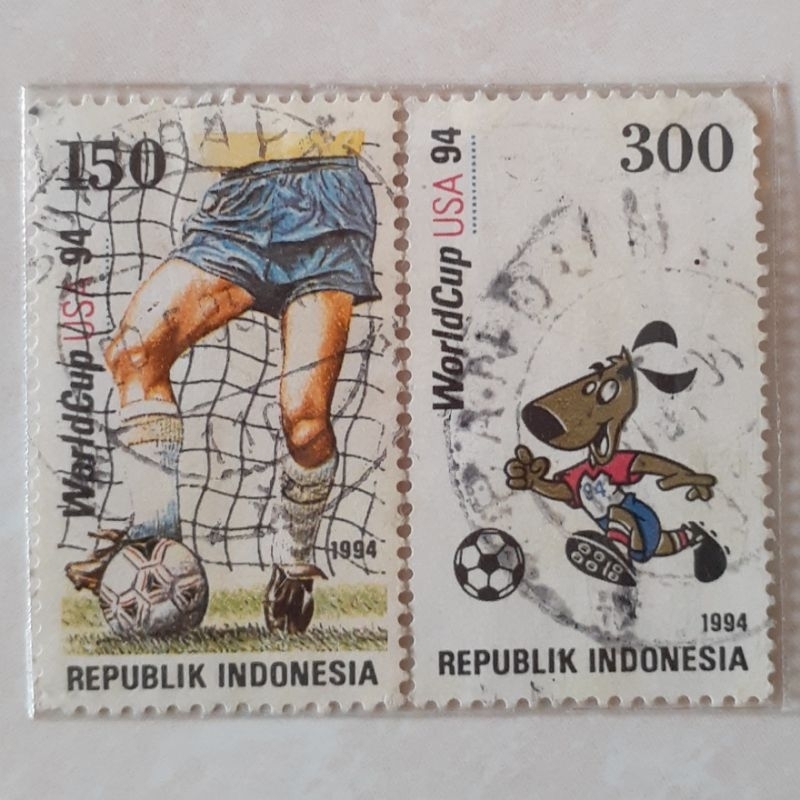 

(ID8) Perangko Indonesia Sepak Bola Dunia Tahun 1994 set 2pcs