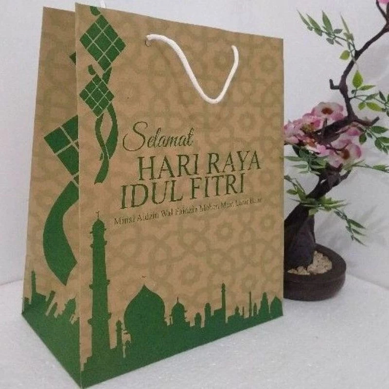 

Paper Bag Lebaran Paper Bag Souvenir Bahan Kraft Kertas Coklat Warna Coklat Bemotif Ukuran 26x13x32