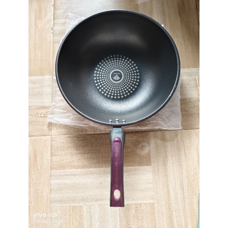 WAJAN BATU MEDIS GAGANG WARNA 32CM