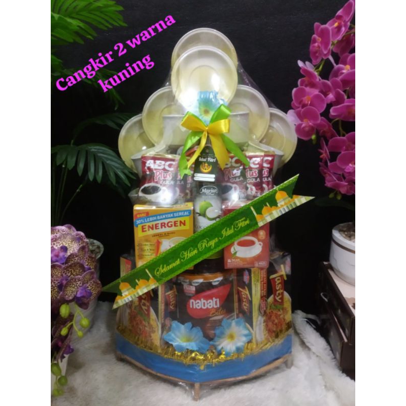 

Parsel lebaran cangkir masih lengkap cangkir tergantung stok yg Redy ya.