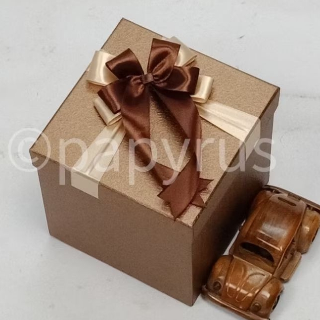 

PAPYRUS 15x15 Tinggi 15cm Kotak Kado Gift Box V1