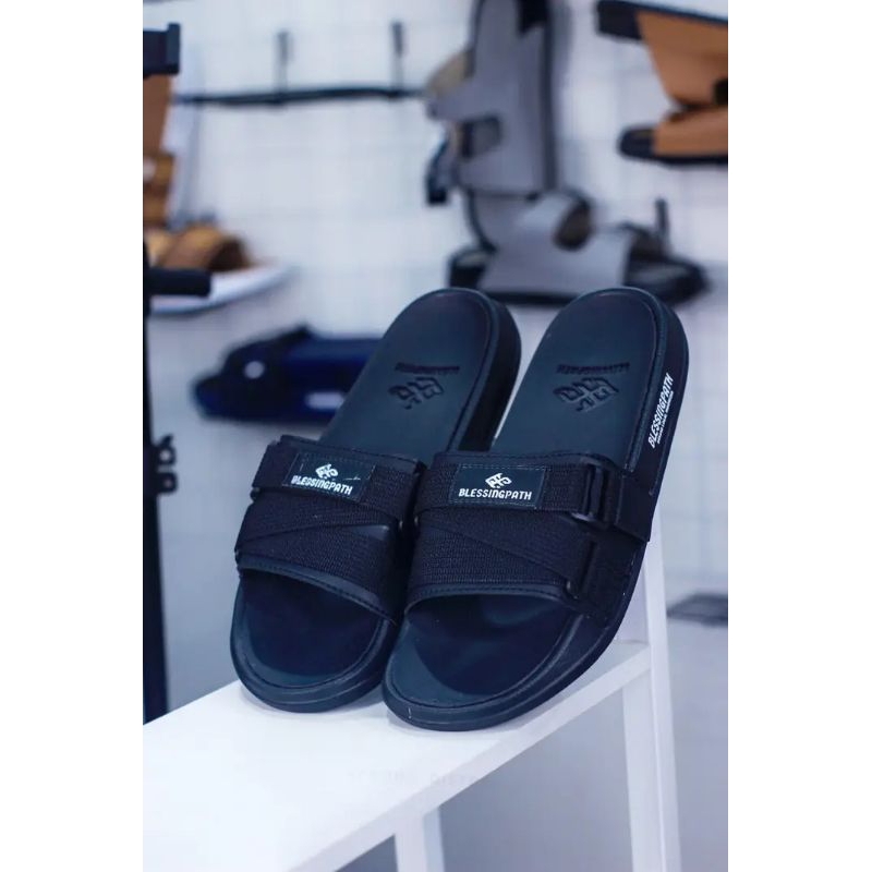 

Sandal Selop Distro Pria Wanita Kekinian Empuk