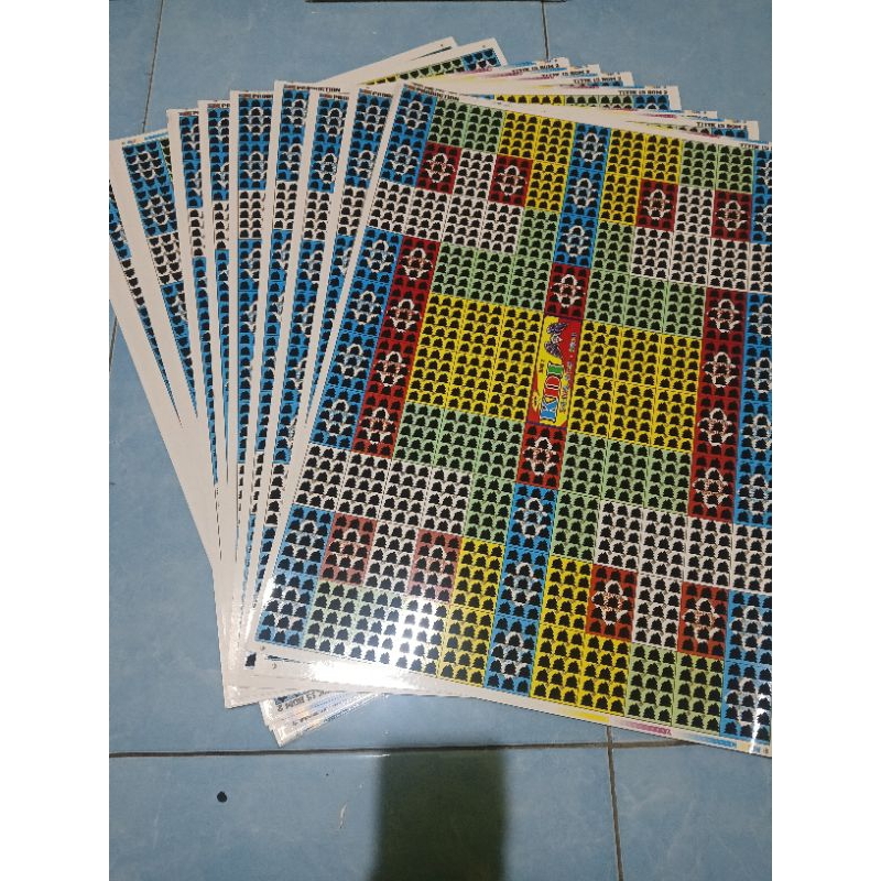 Mainan gosok BOOM zonk 2 motif random 17 Lembar KIRANASTORED
