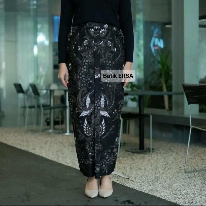 BATIK ERSA Rok Batik Bawahan Wanita Jarik Wiru Manten Khas Solo Motif GURDO Warna HITAM COKLAT PUTIH