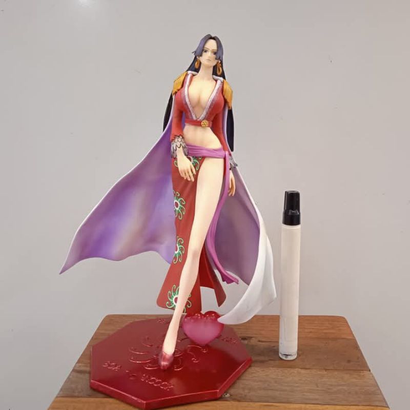 mainan action figure pop dx boa hancock One pieceTinggi sekitar 10 inch Statue recast Detail bagus 
