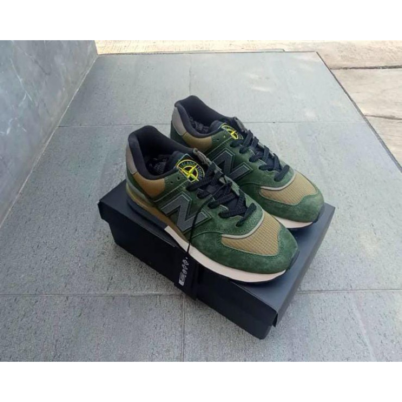 NB 574 Legacy x Stone Island Dark Green