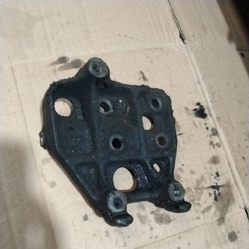 BRAKE BRACKET DINAMO AC TIMOR SOHC DOHC