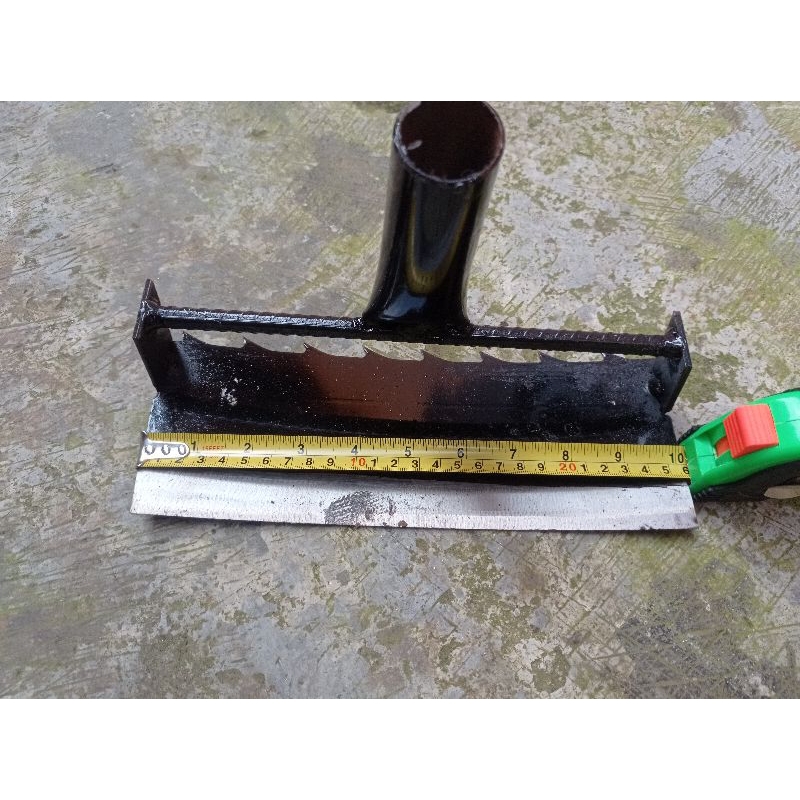 alat berkebun /garukan rumput/gulma/cangkul gulma