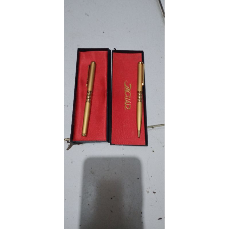 

sepasang Pulpen merk jaguar minus tinta hbs