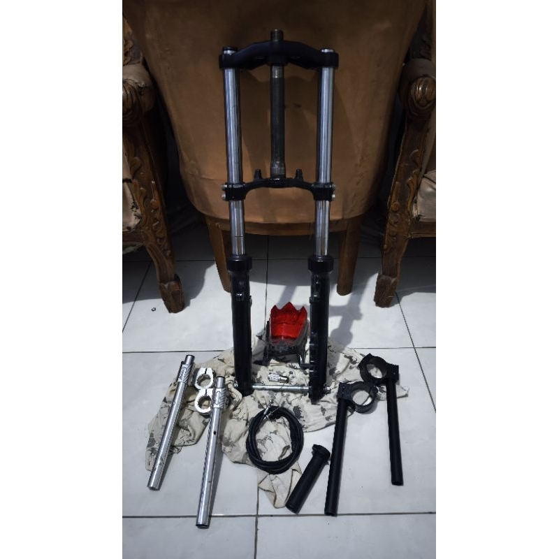 triple clamp gsx r 150