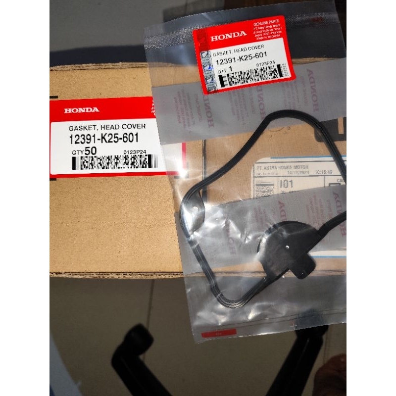 Gasket Head Cover/Karet Head. BEAT FI. 12391-K25-601.  ORI