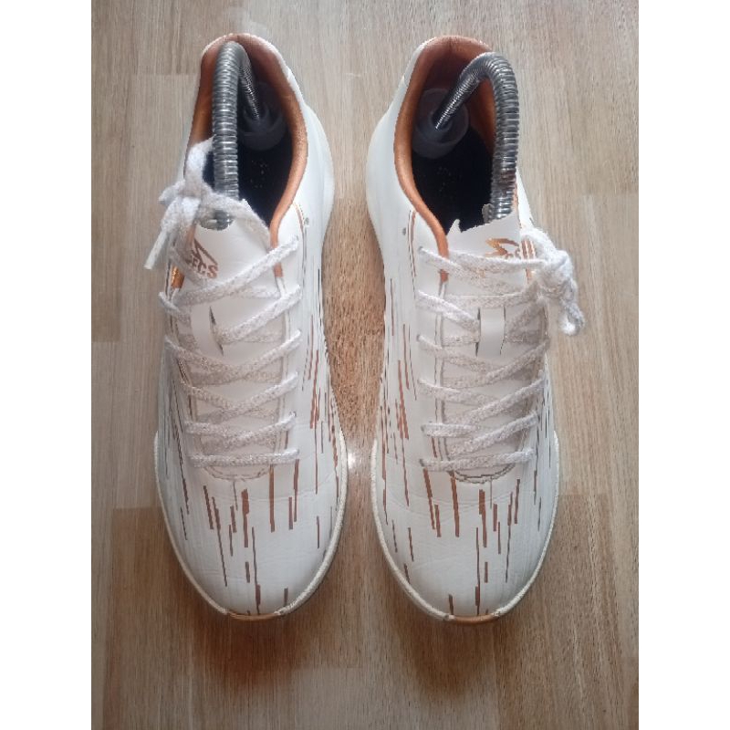 sepatu futsal second SPECS lighspeed reborn in