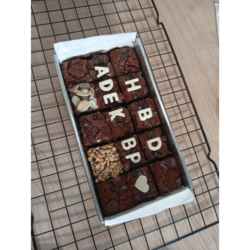 

Fudgy Brownies Custom 20x10 | 15 Bites