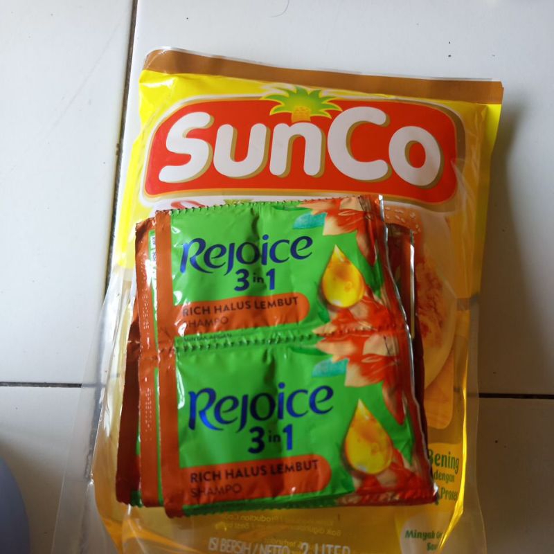 

Paket minyak dan sampo