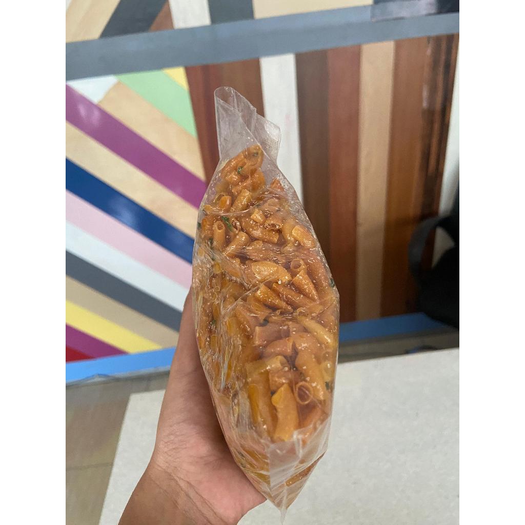

wiw Makroni Cikruh Pedas 500 gr gurih daun jeruk Rasa Original,Pedas ,Extra Pedas