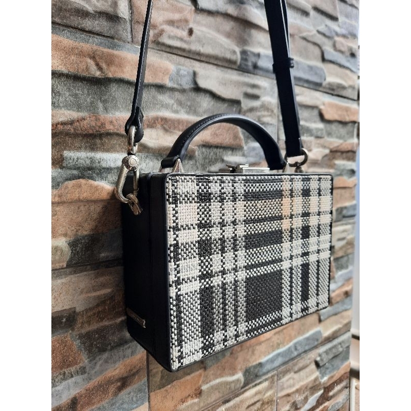 Slingbag Hitam Kotak CHARLES & KEITH - TAS PRELOVED BRANDED ORIGINAL