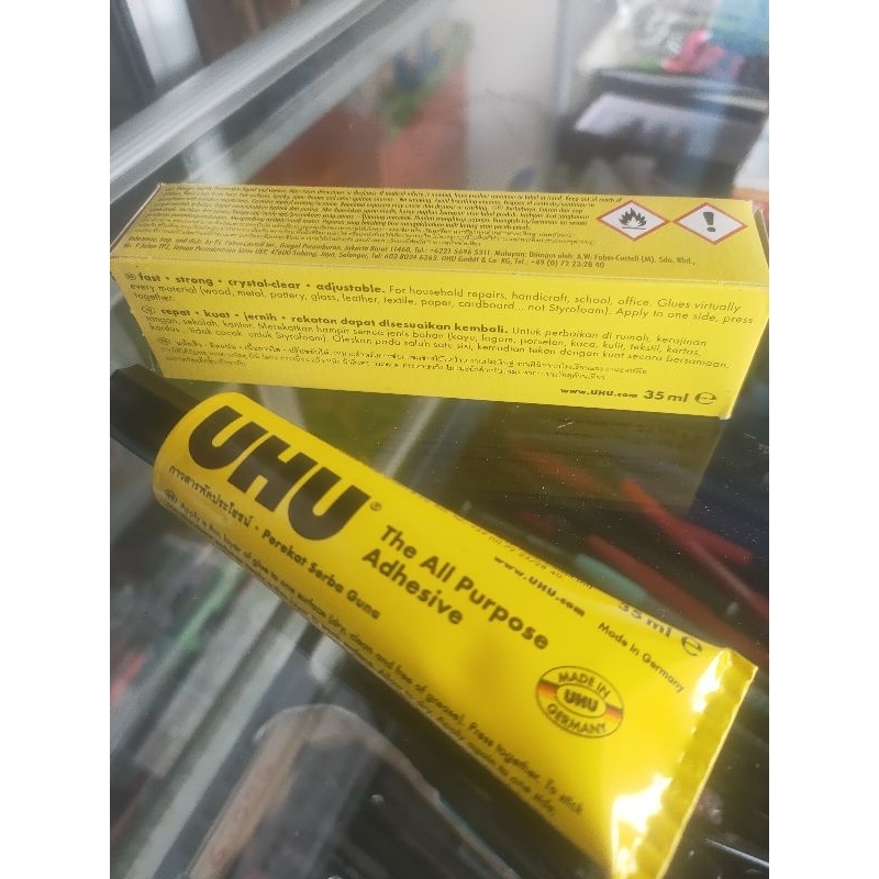 

Lem cair serbaguna merk UHU kemasan 35 ml,,perekat serbaguna