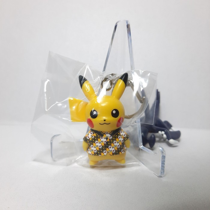 Gantungan Kunci Set Pikachu Berkemeja Batik