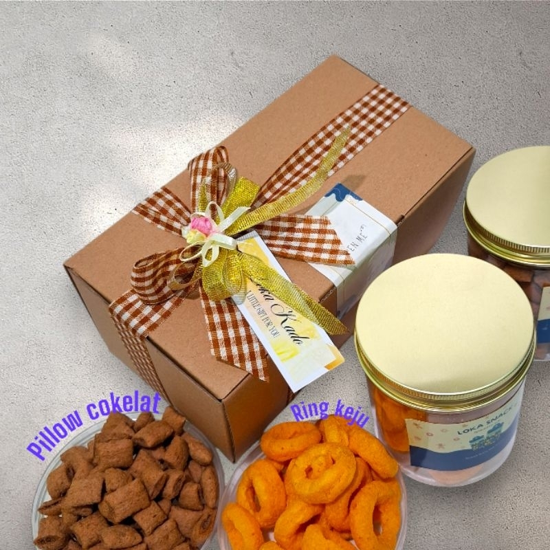 

HAMPERS Snack murah (isi 2 toples)/ HAMPERS Lebaran / Snack Box