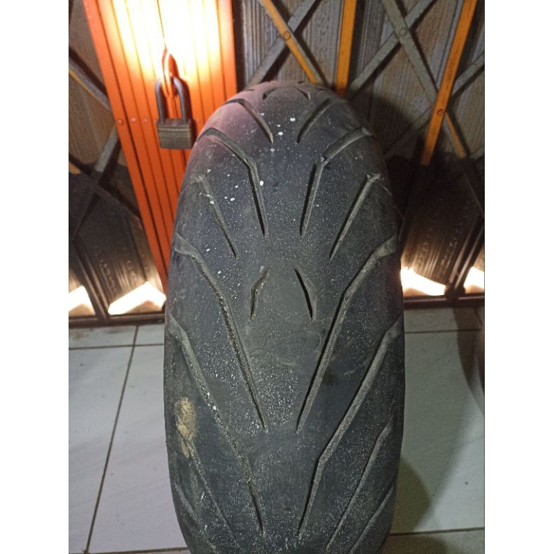 Ban Tubeles Pirelli Grand Turismo 180/55-17 120/70-17 Tahun 2015 Alur Ban Tebal (Bekas)