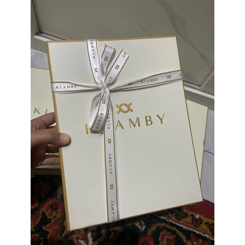 

kotak box wearing klamby hard box (dus/ kotak kado) original lengkap dengan pita