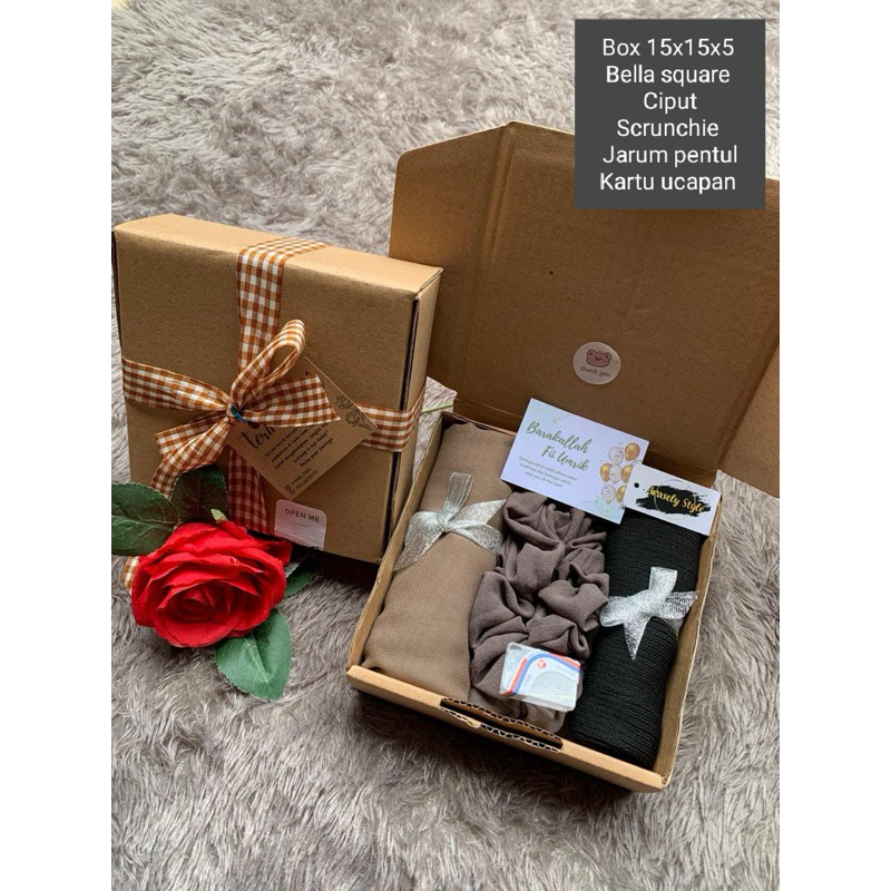 

Gift Box hijab hampers kado birthday graduate wedding