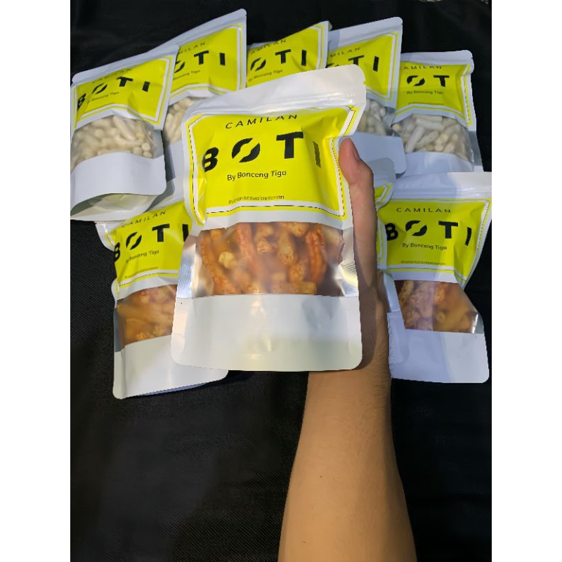 

Camilan Krupuk Akar Pedas By Bonceng Tiga