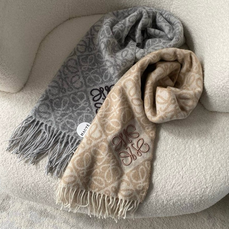 ANAGRAM SCARF IN WOOL & CASHMERE