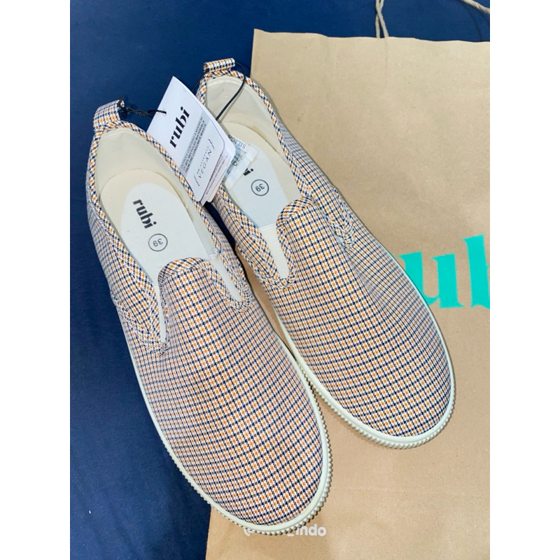 preloved new Rubi Sepatu Slip-On Kotak-Kotak