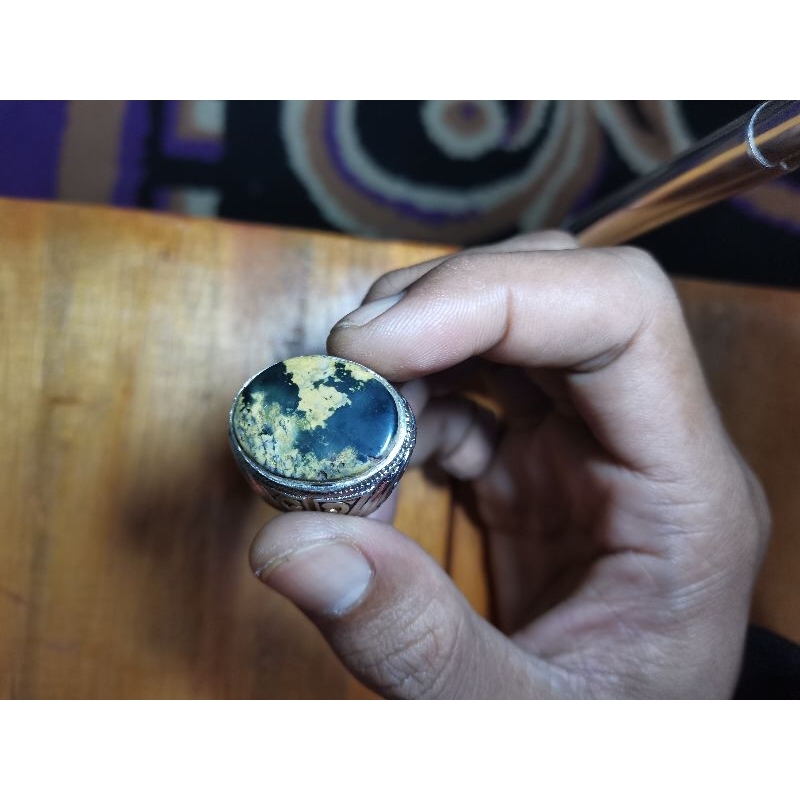 pirus persia hitam serat emas motif