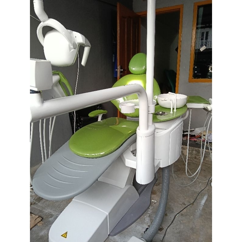 DENTAL UNIT 2ND L329 FULL ELECTRIC LAMPU LED 8 TITIK FOKUS ,TOMBOL DIGITAL PEMAKAIAN 2 THN LEBIH/DEN