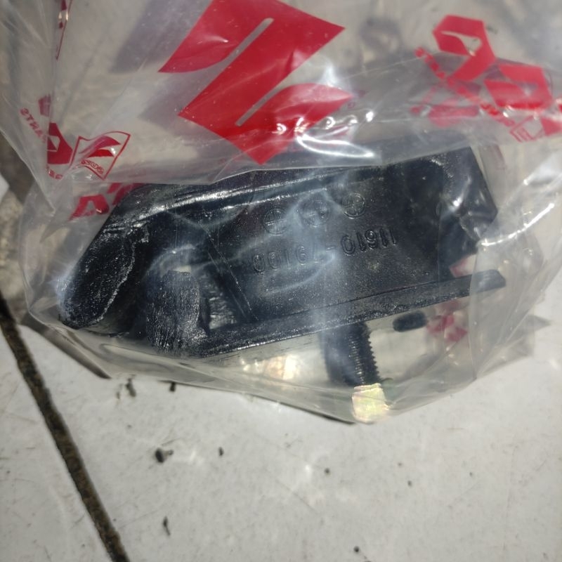 ENGINE MOUNTING - SUZUKI CARRY EXTRA, ST100, CARRY 1.0 HARGA 1 PC