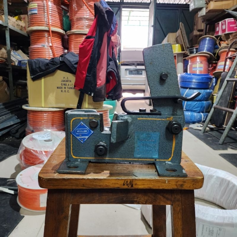 Gunting Besi Beton Muller 60N/18 -Alat potong besi beton manual Muller