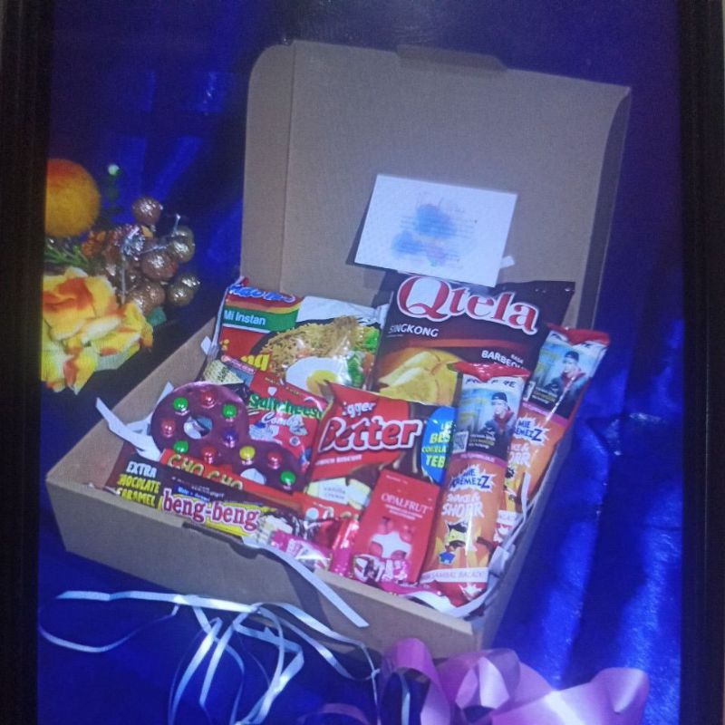 

GIFT SNACK BOX/HAMPERS/JAJANAN/HADIAH ULANG TAHUN/WISUDA (FREE REQUEST UCAPAN)