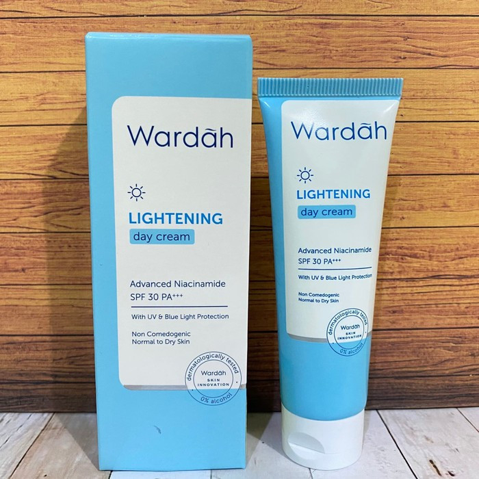 Wardah Lightening Day Cream Krim Siang 20 Ml Gr Gram Spf 30 Pa Memutihkan Melembabkan Kulit Wajah