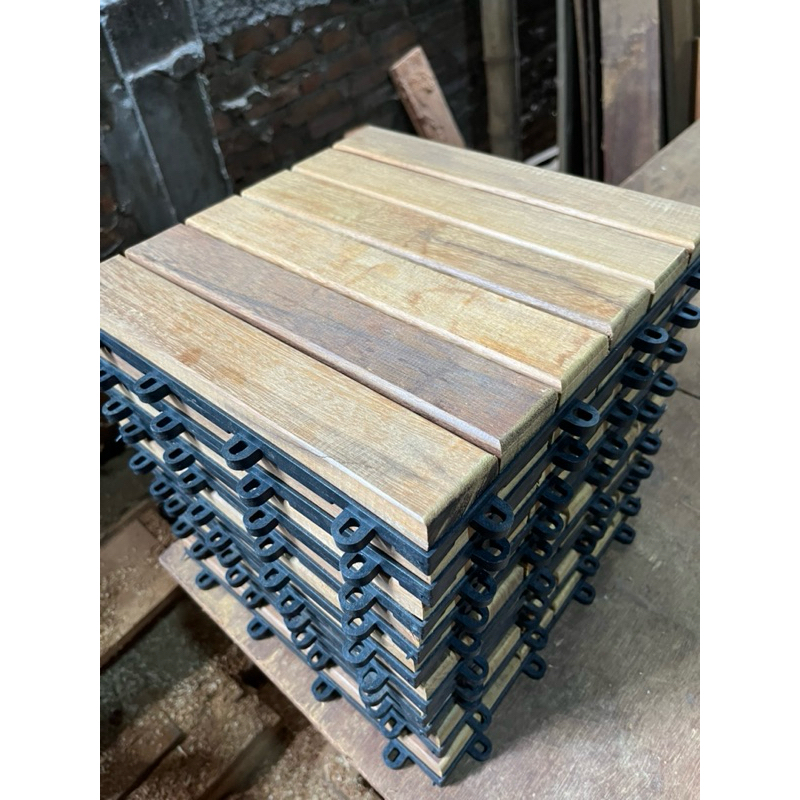 Lantai Kayu Tempel/lantai taman/lantai outdoor Ulin Kalimantan ukuran 30x30