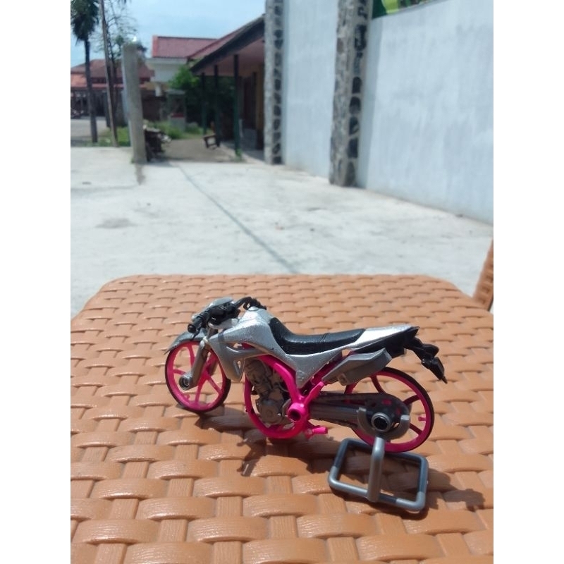 miniatur speda motor crf/surek warna pink