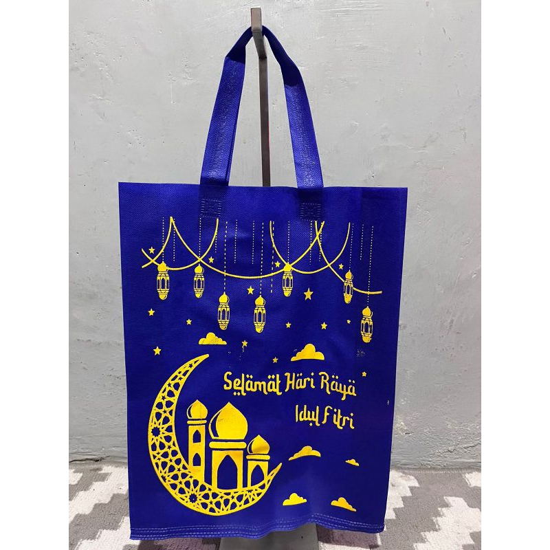 

(1 LUSIN = 12 PCS) READY STOCK TAS PARCEL LEBARAN IDUL FITRI 30x40x8 CM / TAS HAMPERS IDUL FITRI / GOODIEBAG IDUL FITRI / TAS BELANJA / TAS SPUNBOND / GOODIE BAG LEBARAN