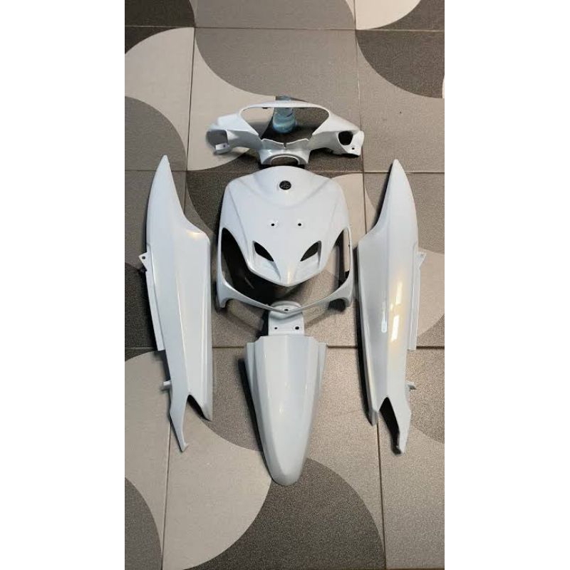 COVER BODY HALUS MIO SMILE PUTIH LEMBAYUNG GOLD