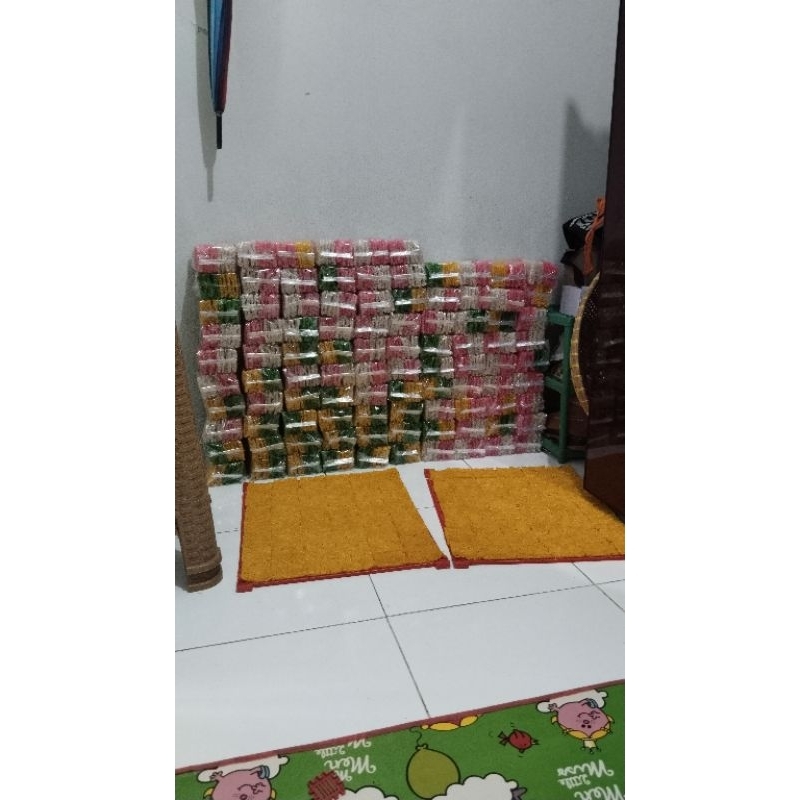 

karas/Rangginang aci mentah khas cianjur selatan 15 ribu 20 biji